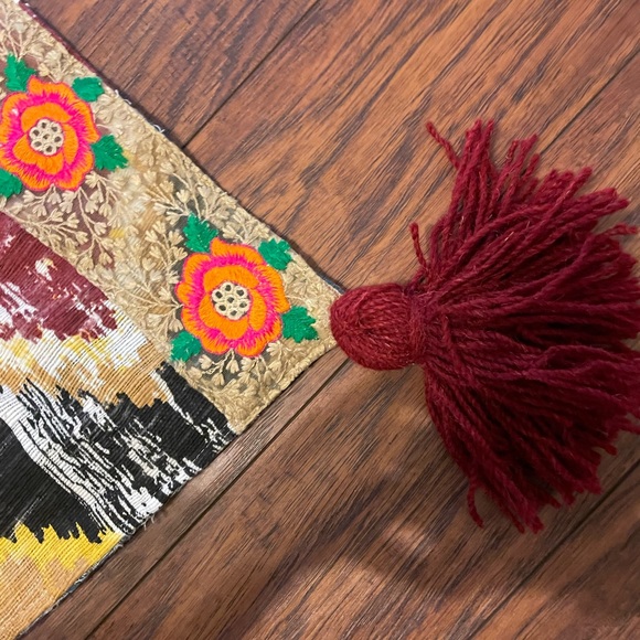 Karma Living throw/thick tapestry-stunning with rugged/worn look NWOT - Picture 3 of 7